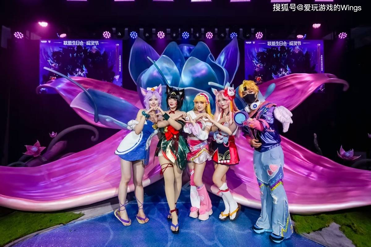 大巴免费接送,还有免费周边——LOL生日会竟如此阔绰!