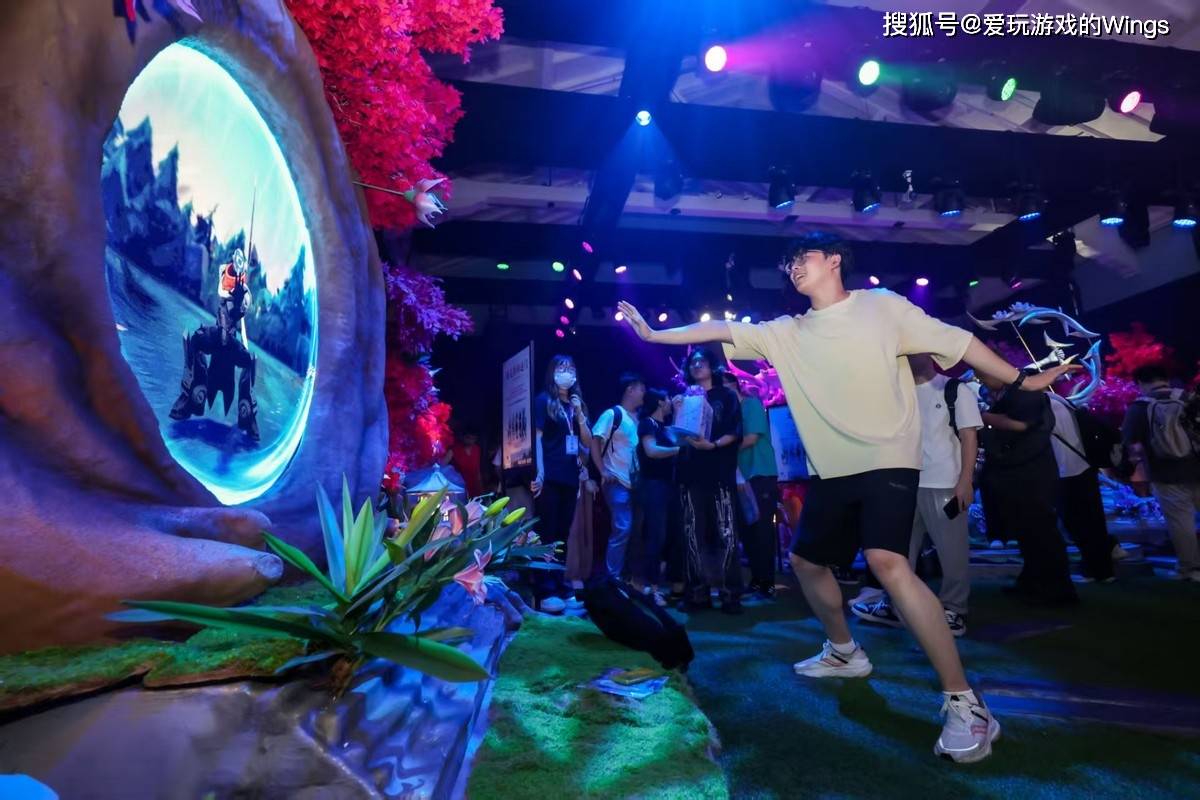 大巴免费接送,还有免费周边——LOL生日会竟如此阔绰!