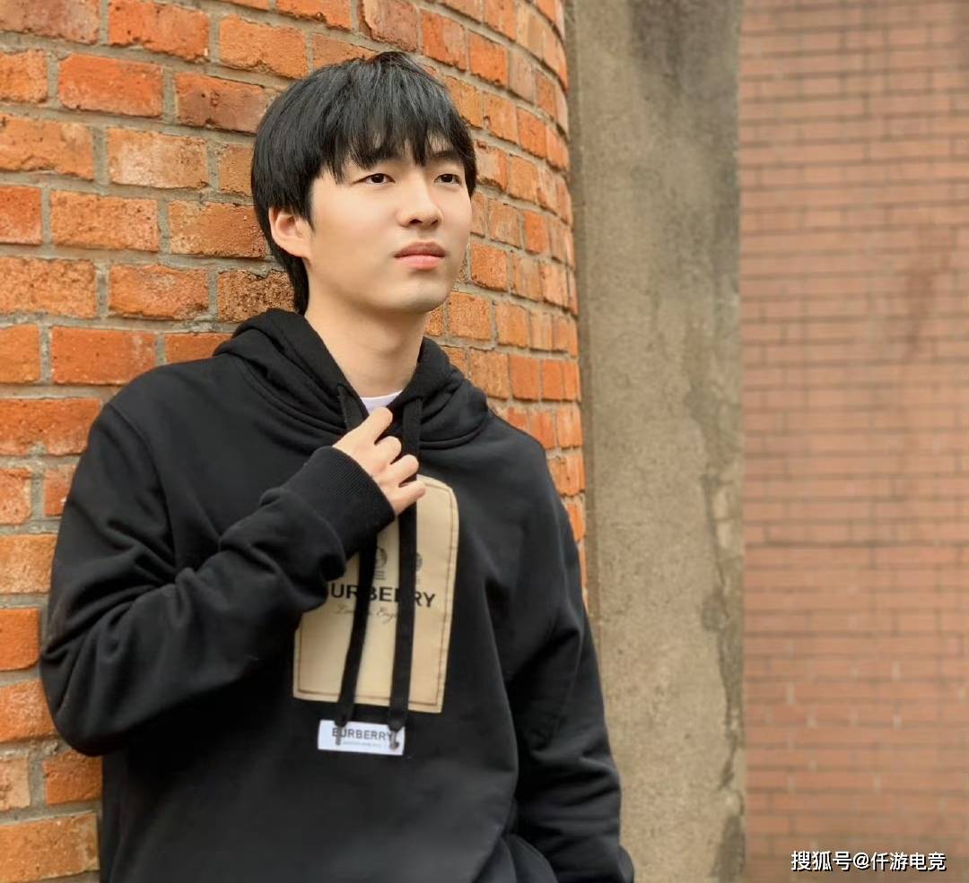 LOL：前LPL解说质疑UZI入选名人堂内幕！Cryin谈BLG世界赛夺冠