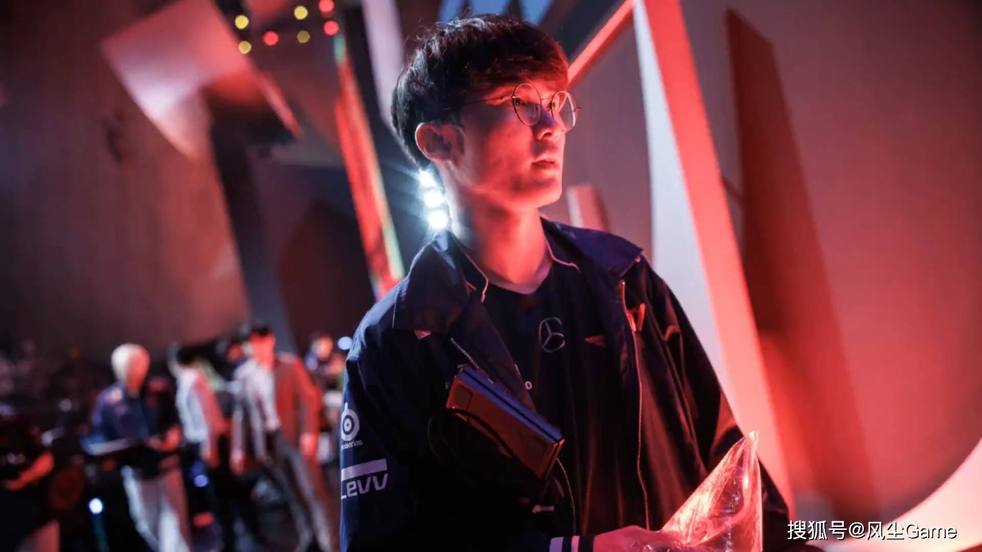 Bin哥双眼皮新造型曝光！AL转会期结束：不换AD，全员续约再战1年